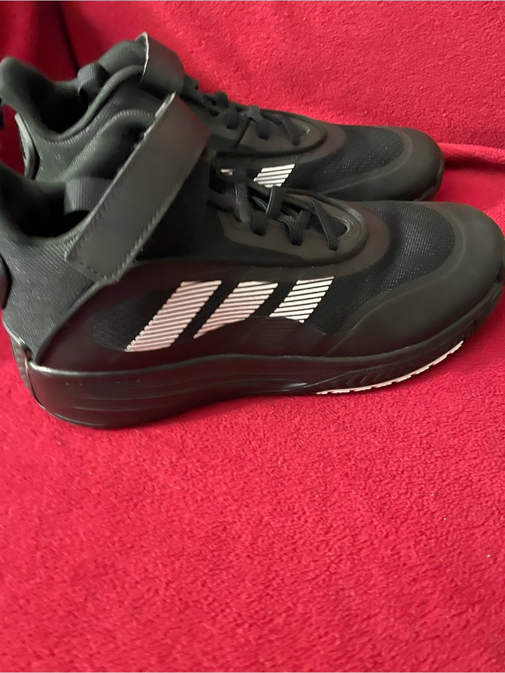 UnisexAdidas  own the game.Size 6 b